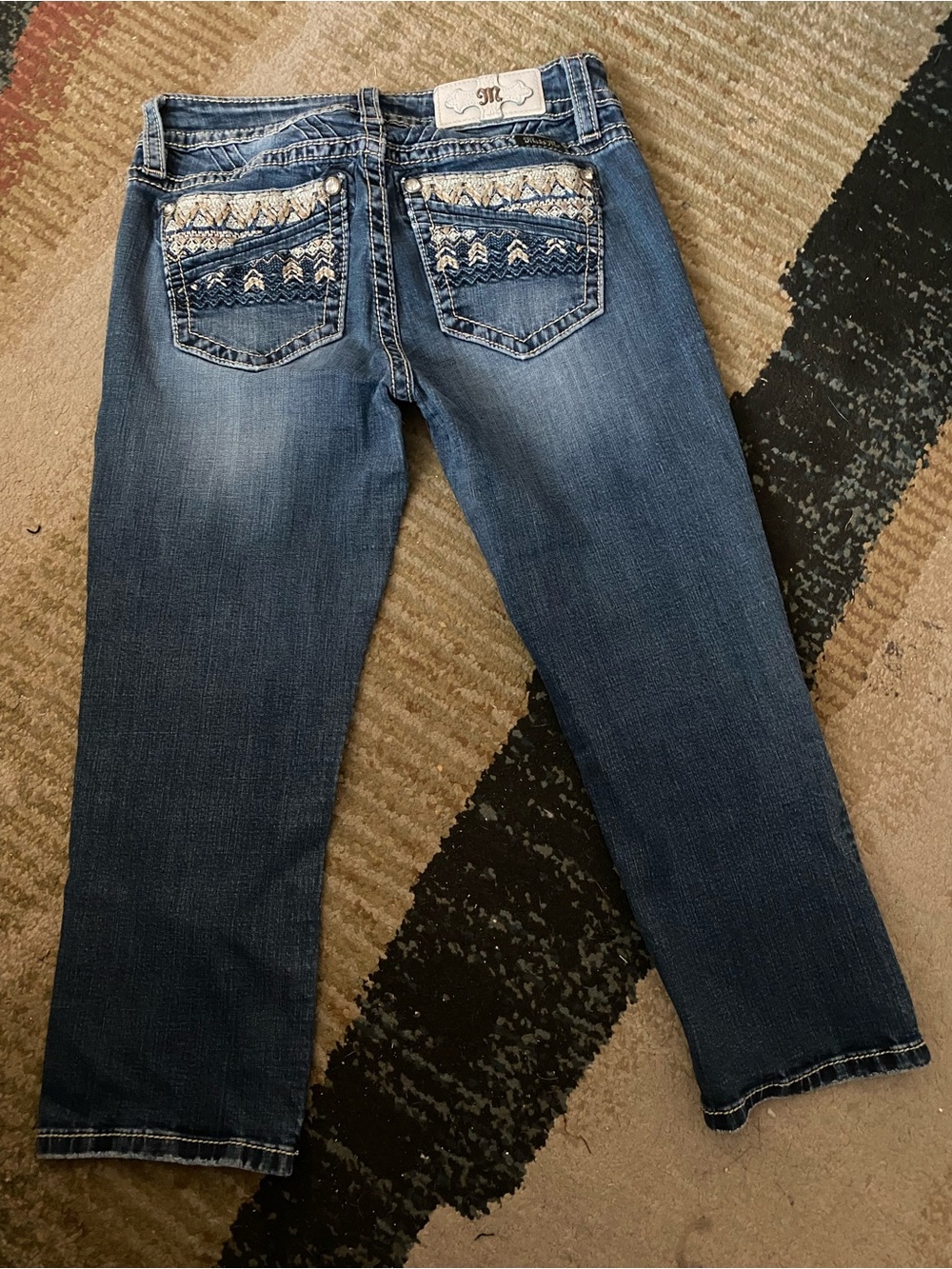 Miss Me Mid-rise Capri Jeans with Embroidered Back Pockets